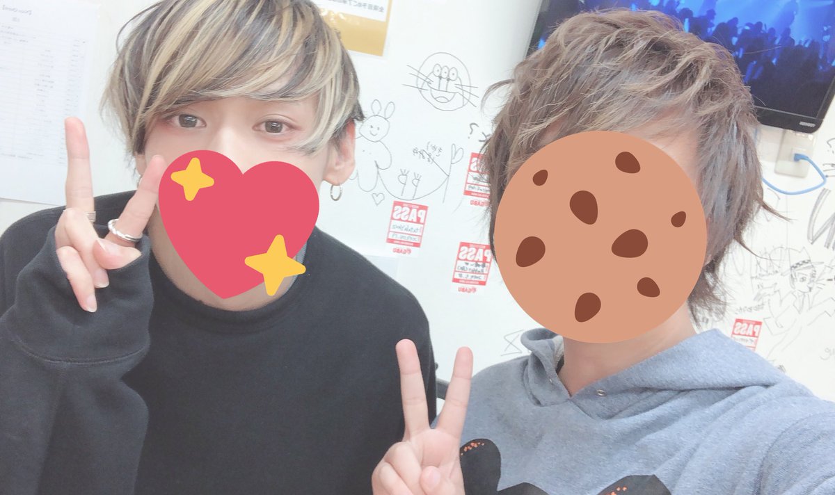 Marin ˇェˇ フランスペヤァン Ar Twitter 顔見えてないけど可愛いくっきーたんの手変わらずのかわいい ๑ ๑ お疲れ様です