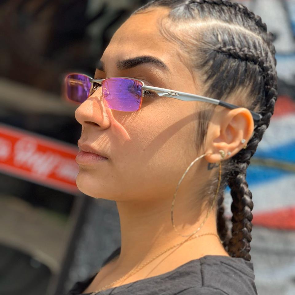bailedaostenta's tweet photo. A lupa do vilão versão prisma está sendo lançada oficialmente agora, a  mais desejada por todos os Mc's, lente espelhada nas cores roxa e azul. Chama no privado que tenho a pronta entrega!

#nitropoint #oakley #oakleyjuliet #lupadovilao #lupinhadovilao #oakleylandia https://t.co/rUNHpxlpBo