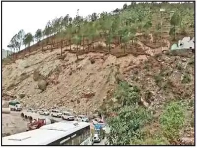 cghosh24's tweet photo. CG-154:Road sides along Manali and erosion friendly scars, (pic-1) can better be treated by vetiver grass...it's not denied that all landslides problem will be solved by Grass but majority can be taken care of well (Pic-2) https://t.co/feVGxXd72s