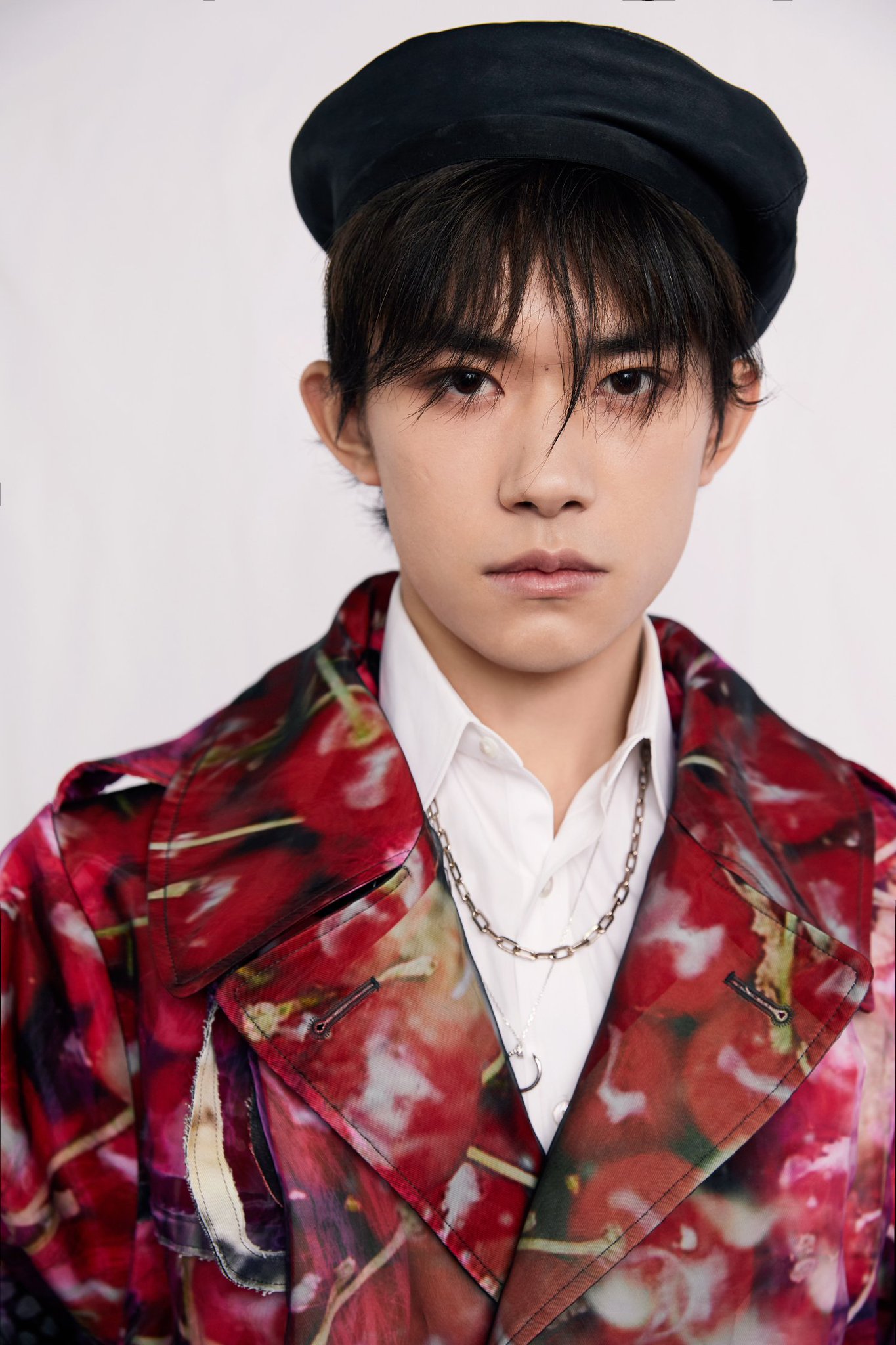 易烊千玺Jackson Yee YouTube频道 on Twitter "The colorful print trench coat