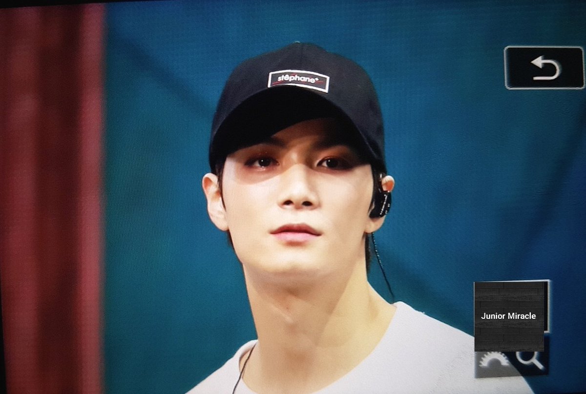junior_miracle_'s tweet photo. 191116 뉴이스트 러브페이지 팬미팅
#JR #김종현 #종현 #NUEST https://t.co/gNjyQcUF9r