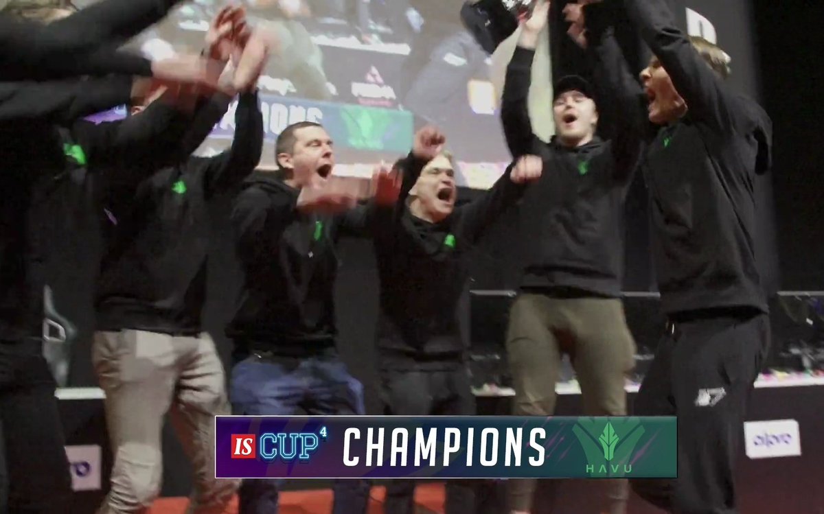 SKY_NHL's tweet photo. Weee areee your new #ISCup4 CHAMPIOOOOONSSS!!! 🌲🌲💚💚

2019: 🏆🏆🏆🏆

#PelkkääVitunMestaruutta #HAVUJA #PelaaTyylillä #HAVUERA https://t.co/pv3MN2Ygol