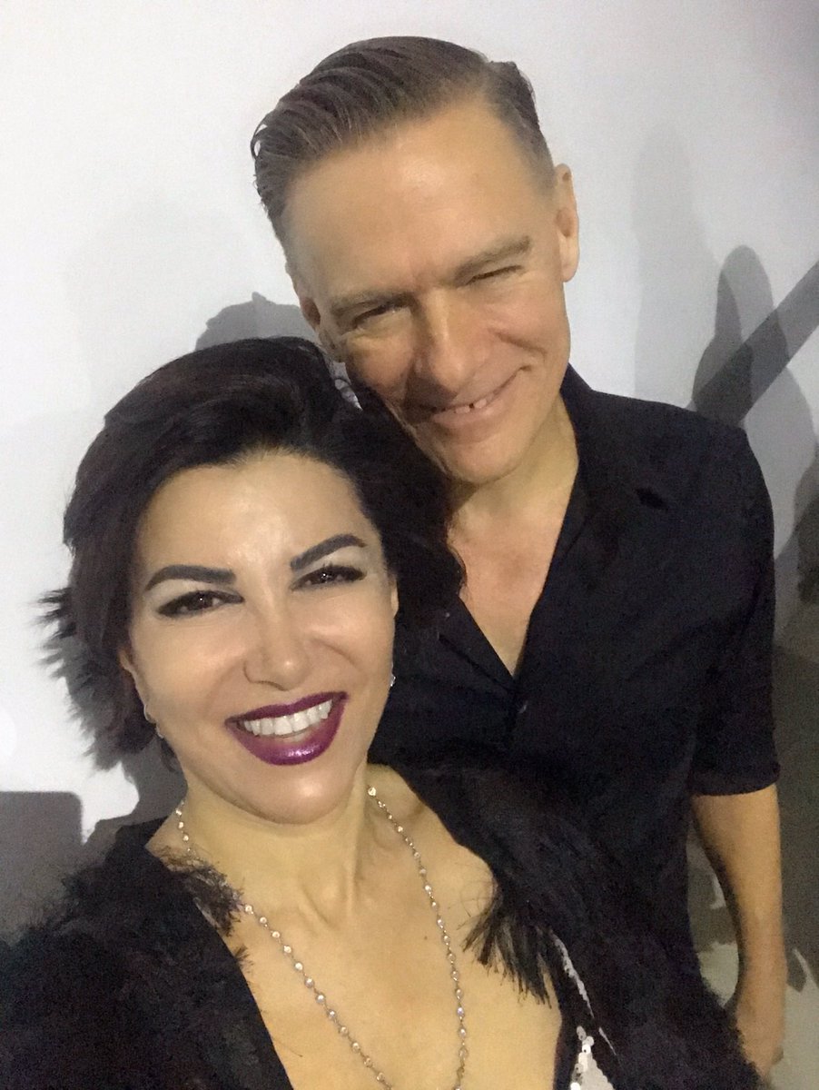 Bryan Adams ile birlikte👍 

Bana “you are so pretty” (çok güzelsin) dedi. 

Ben de “all women are in Turkey”(Türkiye’deki bütün kadınlar öyledir) diye yanıt verdim😍 

#aktifbank #turkishwomen #türkkadınıgüzeldir #bryanadams #bryanadamsistanbulda #müzikiyileştirir #ülkerarena