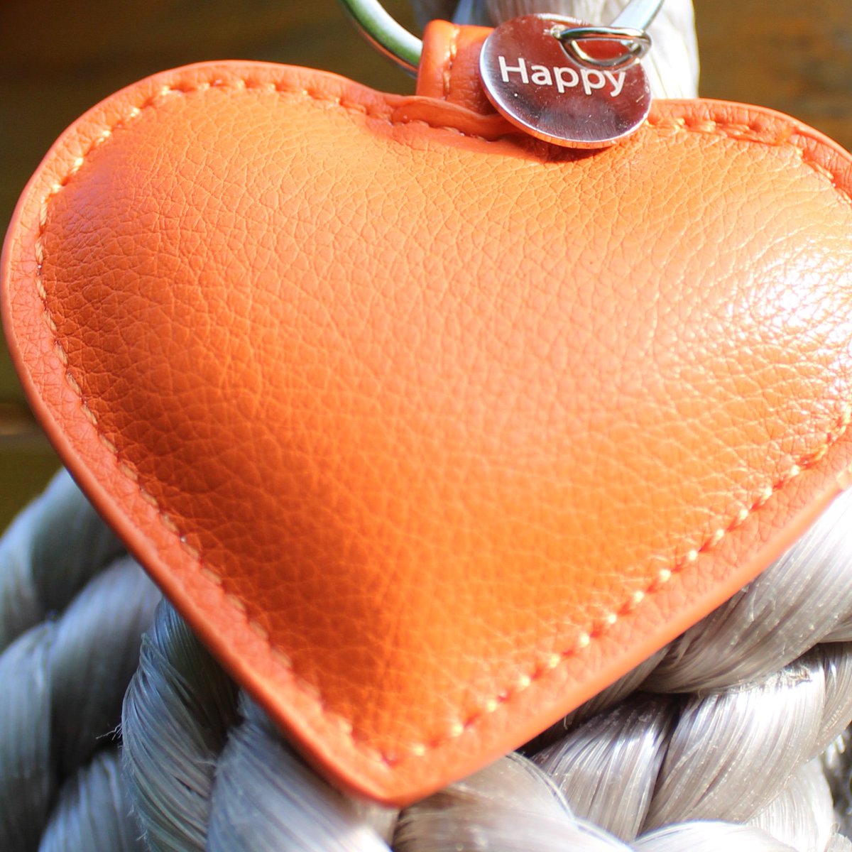 thankgoods_'s tweet photo. Unser Lederschlüsselanhänger happy. Einfach mal vorbei schauen. #shop #shopmitherz #shopping #shoppen #geschenk #geschenkidee #idee #schlüsselanhänger #schlüssel #keyholder #key #happy #orange #amazing #amazon #angebot #thankgoods #sagsmitherz https://t.co/raNwqtcE13