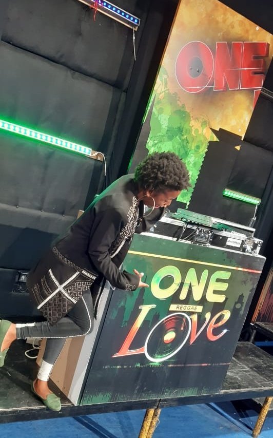 AnastasiaKOffi1's tweet image. #OneLove count down! Tune in from 10PM tonight till late! It's going to be fire with @CocoJahSeed @talliaoyando !
@AmaruFaruq
@AnastasiaKOffi1

#OneLove #254kenya #254entertainment #citizentv #citizentvkenya #kenyantv #kenyanmade #kenyanculture