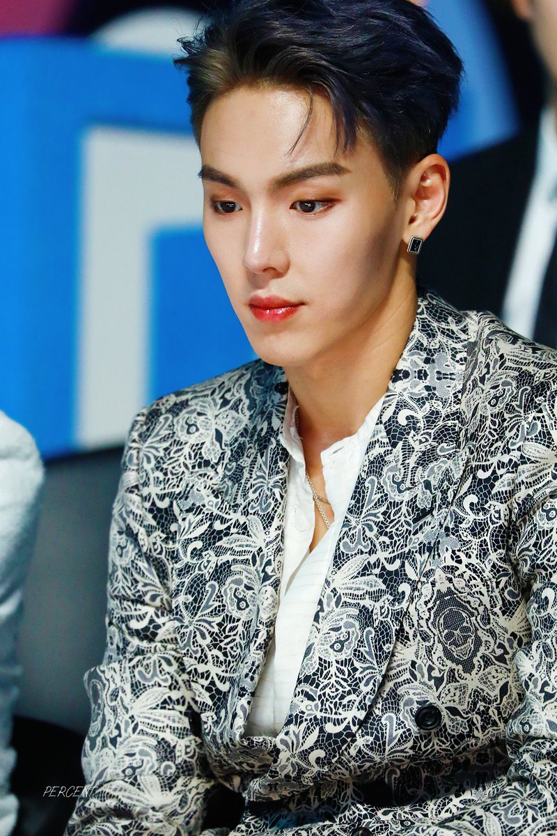 per96cent's tweet photo. 191116 V HEARTBEAT 
여기 이사람한테 나라 하나 줘.. 당장.. 

#셔누 #SHOWNU #몬스타엑스 #MONSTA_X 
@OfficialMonstaX https://t.co/EHUnUDuwFn