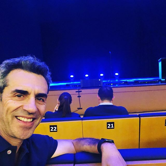 En breve aparecerá <a href="/rickygervais/">Ricky Gervais</a> qué ganas de disfrutar el mejor humor 🙏🙏🙏🙏🙏