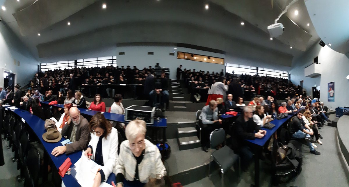JYB80's tweet photo. La remise des diplômes aux nouveaux ingénieurs de l'@ESIEEAmiens est un moment impressionnant, par la diversité des réussites, et émouvant, en écoutant les parcours des Jeunes. Merci aux familles et à toute l'équipe de permettre cela, aussi pour le soutien à notre territoire. https://t.co/SNMsZlaosw
