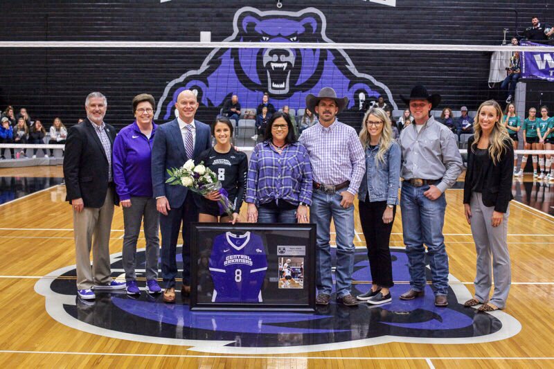 teamDogsHouse's tweet image. Proud of our seniors with @ucavball and the legacy that they leave. They have 45 conference wins (and counting) and are part of a team with great momentum heading into conference tourney. #bearclawsup