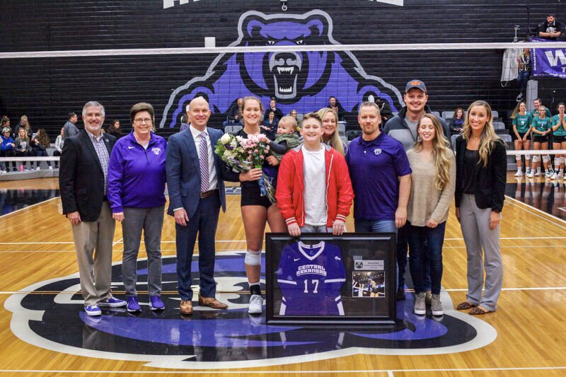 teamDogsHouse's tweet image. Proud of our seniors with @ucavball and the legacy that they leave. They have 45 conference wins (and counting) and are part of a team with great momentum heading into conference tourney. #bearclawsup
