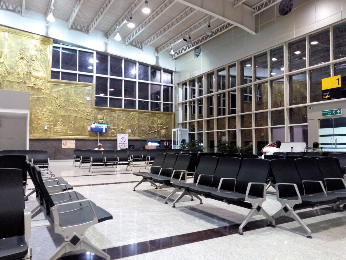 AviationIndia2's tweet image. #SmallButBeautiful at #Jharsuguda airport for the first time to fly to @aaikolairport now by #SpiceJet
A successful airport under #UDAN project have promising future.
Thanks to @MoCA_GoI @AAI_Official @AAIJSGAIRPORT  @flyspicejet