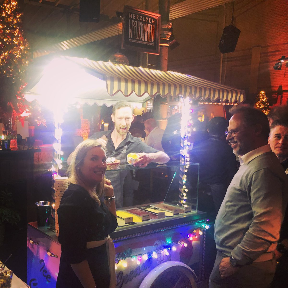 maria_aguete's tweet photo. Such a wonderful dinner this year at #CableCongress ! So many sweets!!!
#Berlin #sweets #friends https://t.co/QEHNa2BiRM