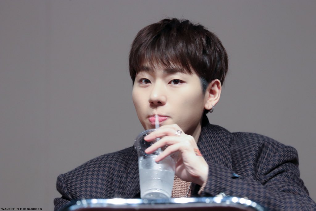 191115 동자아트홀 

물마시지호🥛
물 먹는 모습도 이렇게 사랑스러운거
반칙이에요😭

#ZICO #KOZ #THINKING #지코 #코즈 #우지호 #팬사인회 #동자아트홀
