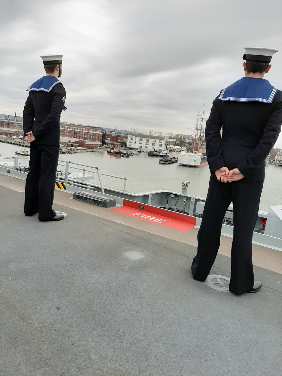 HMSPWLS's tweet image. Lots of people are happy to see us today. Thanks for coming! #PWLSatSea #Carriertake2