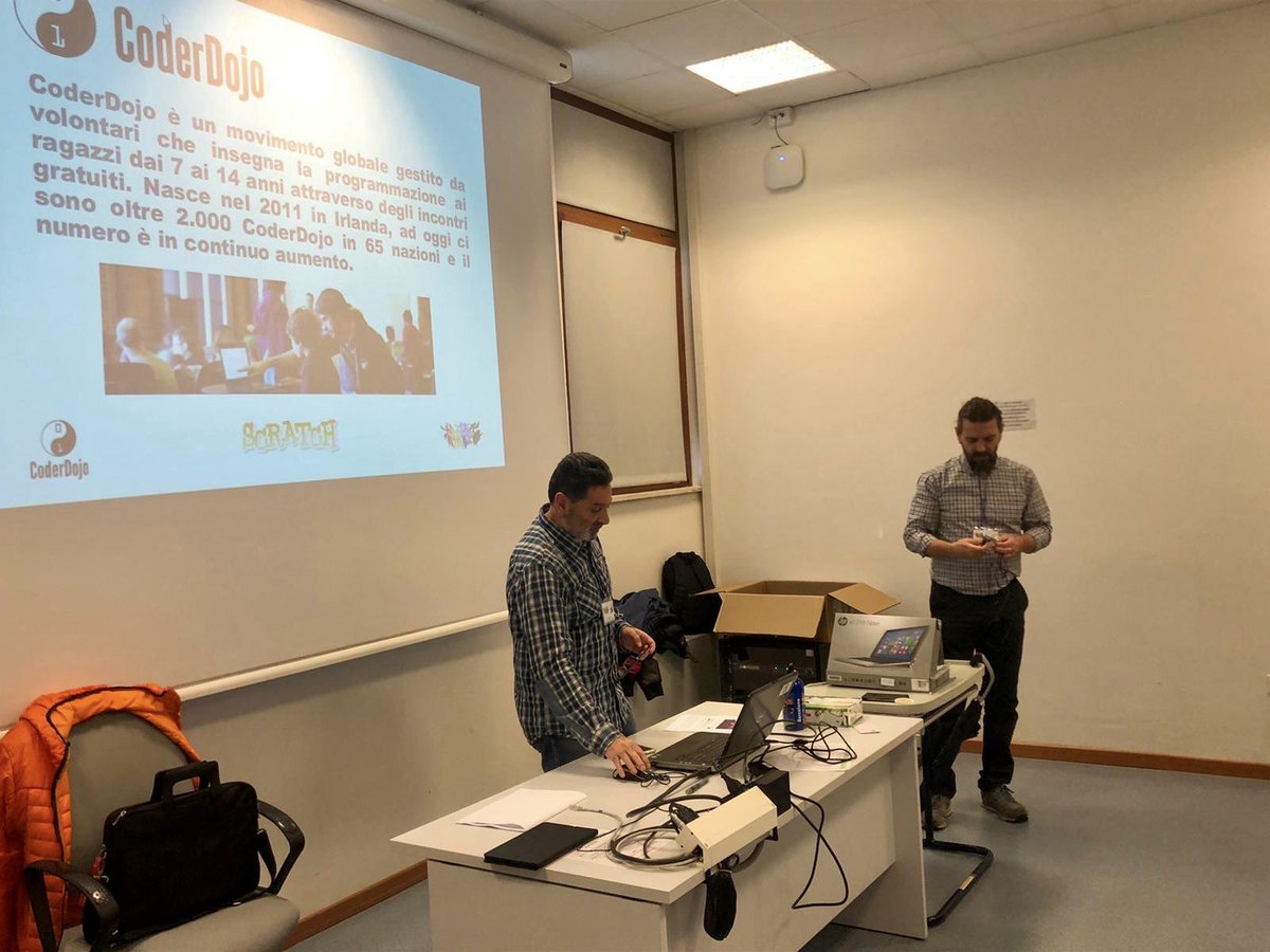 CoderdojoFVG's tweet image. Partiti! #CoderDojo in diretta da @Udine3D Forum!