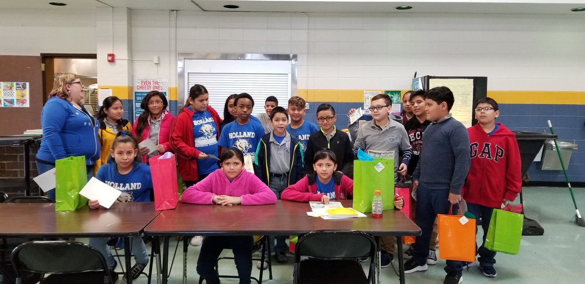 <a href="/HollandHISD/">Holland Middle School</a> @jgentry281 <a href="/ResendizEDU/">Pablo Resendiz</a>
<a href="/A180_HISD/">Achieve180</a>  celebrating 6th grade students for high achievement on Imagine Reading or Achieve.