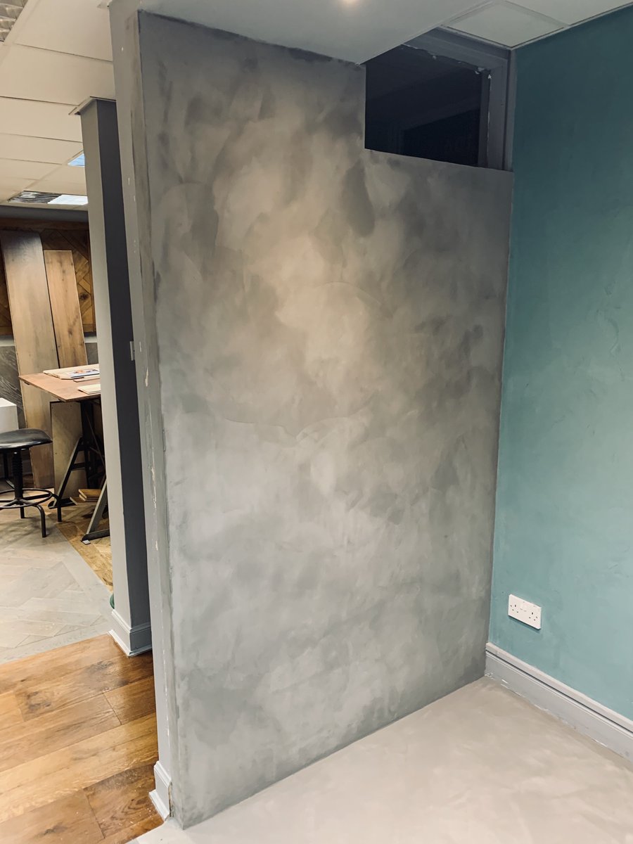 dynamic_surface's tweet image. Wrap up section of wall in our new showroom ready for final PU sealer #microcement #seamless #concretedesigns #wetroomideas #shawlands