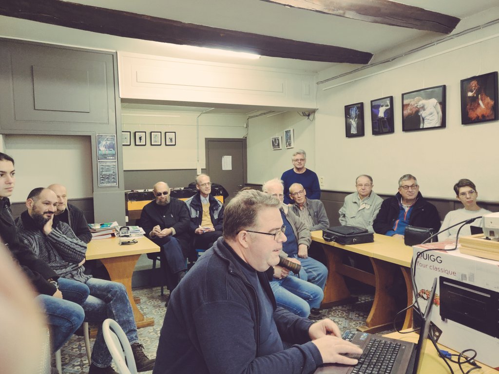 Thierry_Bruyere's tweet image. Présentation des bureaux linux dans le cadre #LinuxPresentationDay chez @loligrub  @linux_prstn_day