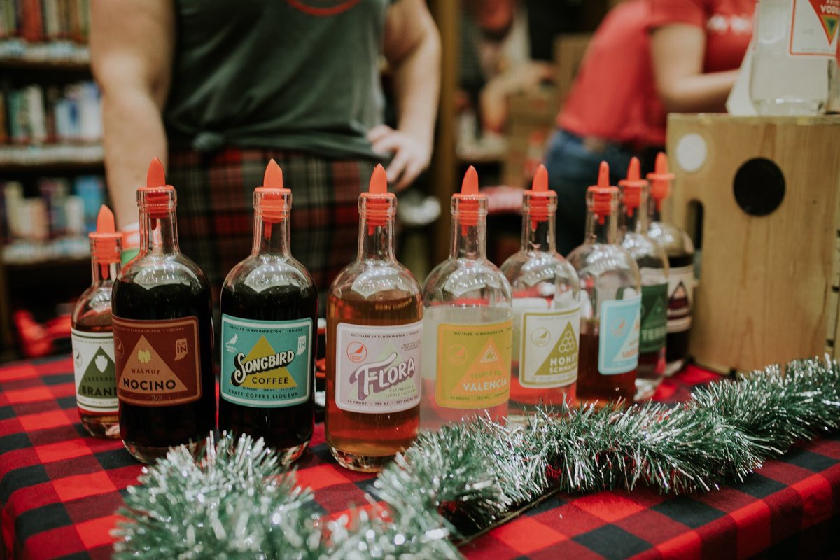 YelpIndy's tweet photo. 🥁🌲🎉You’re officially invited to Yelp’s Totally Bazaar 2019!

This bumpin’ (and free!) holiday shopping bash fills all six floors of @indylibrary with 150+ incredible local makers. All ages can attend but everyone 18+ MUST RSVP: https://t.co/RbzW2oqaDH 📸: Jennifer Van Elk https://t.co/c6PXyqyKkY