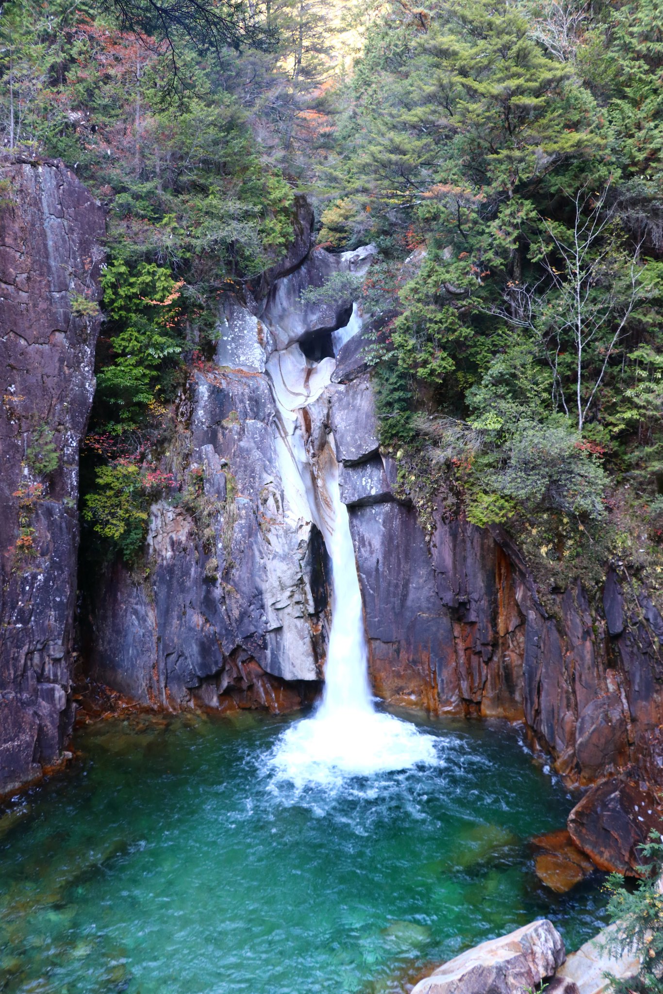 ぴかいち 柿其渓谷 かきぞれけいこく に行きました 阿寺渓谷の近くです 紅葉と滝と水がきれいでした 柿其渓谷 長野県木曽郡南木曽 紅葉19 T Co Hwkrc1lhfq Twitter