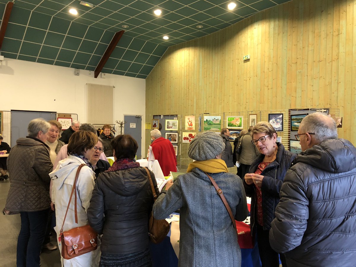 sebastienfagnen's tweet image. Le CORA et le collectif des habitants des #Vallons organisent aujourd’hui leurs marchés aux « petits cadeaux ». Le bénévolat et l’artisanat sont à l’honneur. Les associations sont l’âme de @CherbourgEnCot, un lien unique à préserver et soutenir. #Proximité