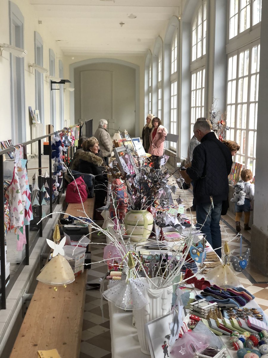 sebastienfagnen's tweet image. Le CORA et le collectif des habitants des #Vallons organisent aujourd’hui leurs marchés aux « petits cadeaux ». Le bénévolat et l’artisanat sont à l’honneur. Les associations sont l’âme de @CherbourgEnCot, un lien unique à préserver et soutenir. #Proximité