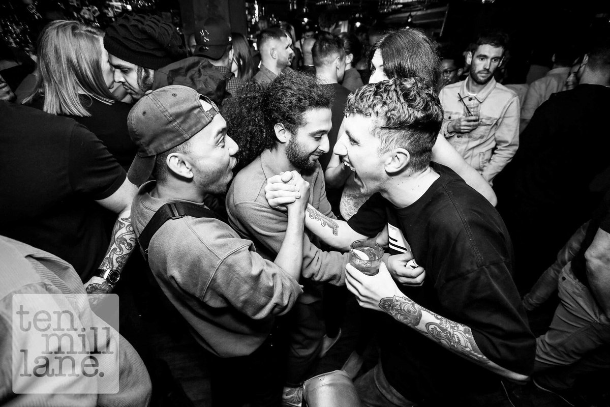 Drinks, DJ’s and dancing // the triple threat weekend // 2FOR1 cocktails 8-10 // #6amchallenge