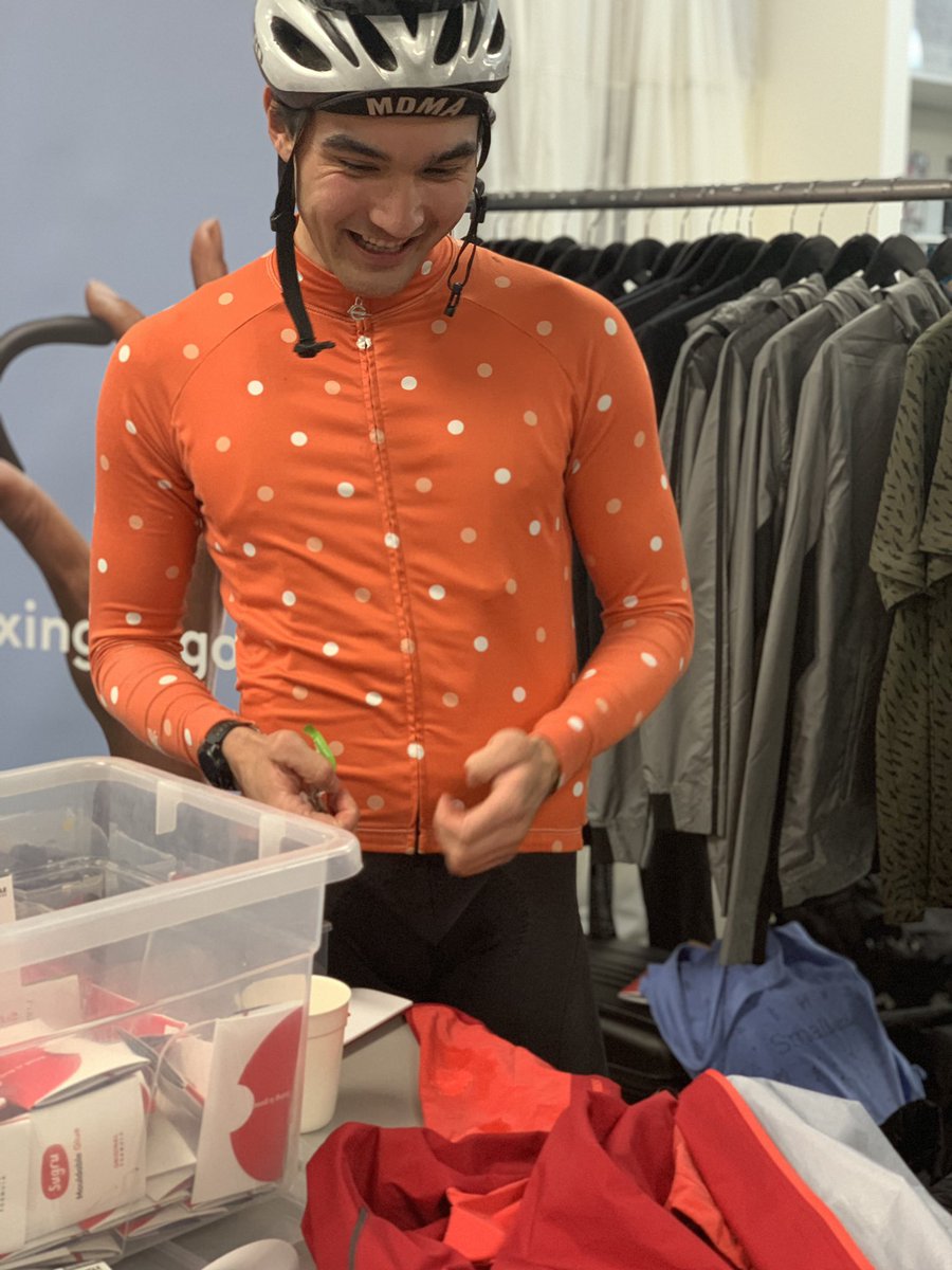 We’re mending and fixing today with @Raeburn_Design and @Albion_Cycling at the Raeburn lab in #hackney Free drop-in repairs for clothes, cycling gear and , pop along this afternoon or tomorrow, here till 5ish today @Sugru we just patched this rain jacket👌🏻