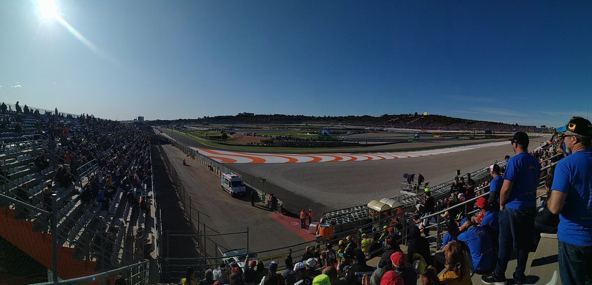 j_ulric's tweet photo. 🏍️🏍️✌🏻✌🏻#gpcheste #valencia #valenciagp #cheste #motogp #motor #motos https://t.co/nVb7tWniAp
