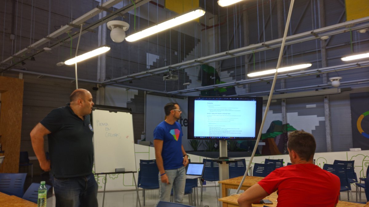 Eickhel's tweet image. @saintwukong y @jorgefdezsa nos introducen el SharePoint Framework #SPFx en el #MS365DevBootcamp con @TenerifeDev