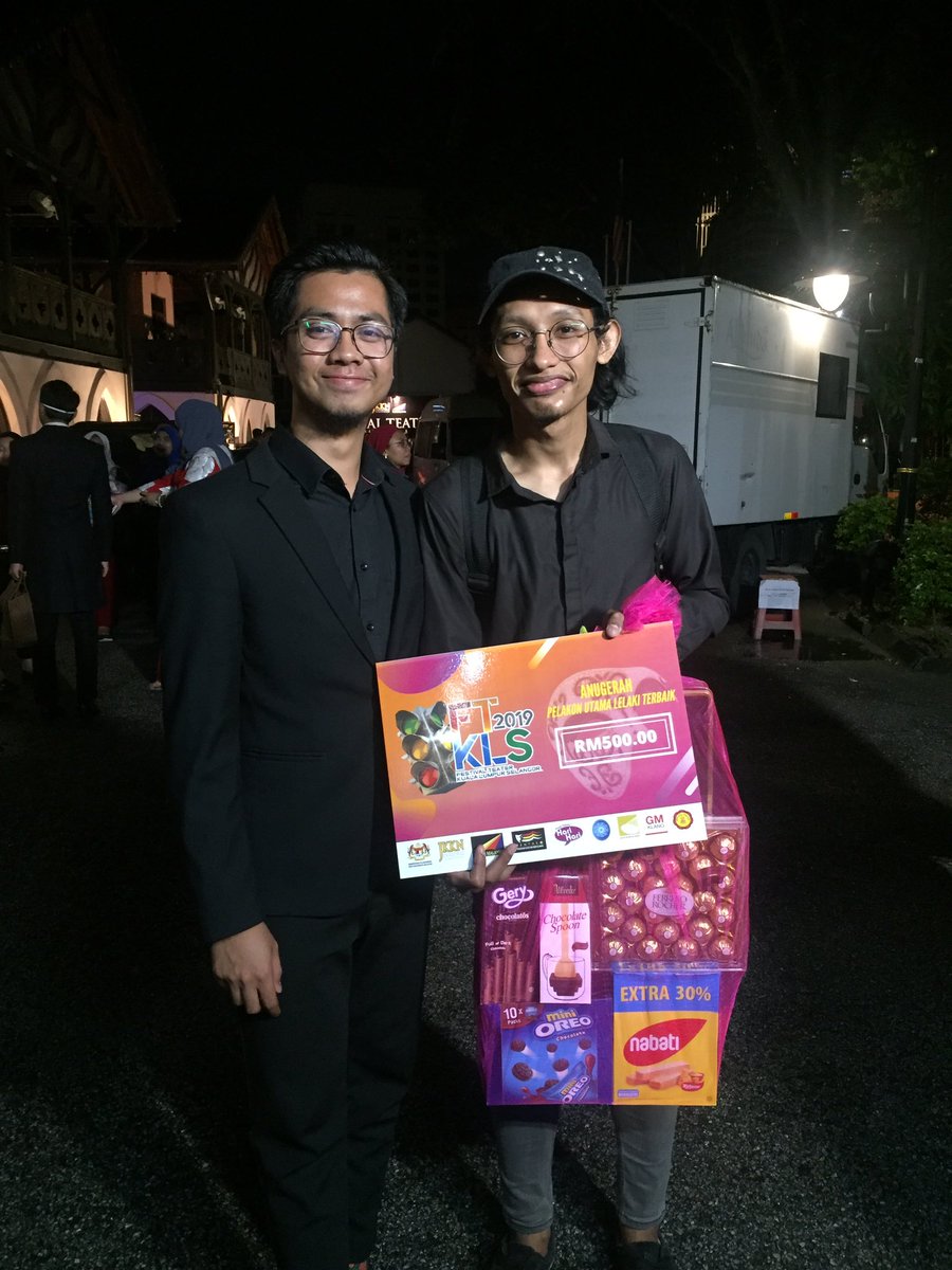 pineabul's tweet photo. Tahniah abanggg @pangeran_lautan! Pelakon Lelaki Terbaik #FTS2019 https://t.co/WbqNznaELC