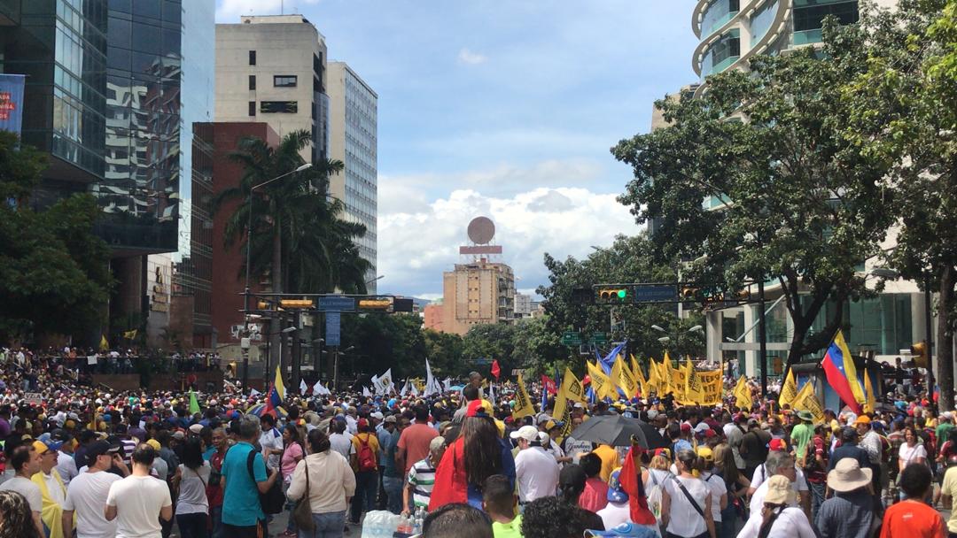 elestimulo's tweet photo. 11:40 | Así se encuentran los alrededores de Chacaito a pocos metros de la Plaza José Martí.
Fotografía: Alejandro Cremades (@doncremades)
#ReporteEE #16Nov #Venezuela #Caracas https://t.co/QzPGQF7HRQ