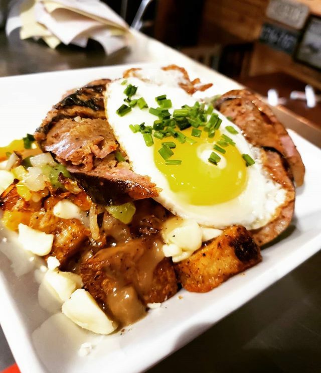 Start the day with a Greenwood breakfast poutine ☕
#breakfast #poutine #smokedbrisket #greenwoodsmokehousebbq
@greenwoodsmokehousebbq ————————————————————————— 📌Greenwood Smokehouse
673 Danforth Ave, Toronto, On
Hours:
Tues - Thurs 5PM-10PM
Fri 12PM-… ift.tt/2NRWzvj)