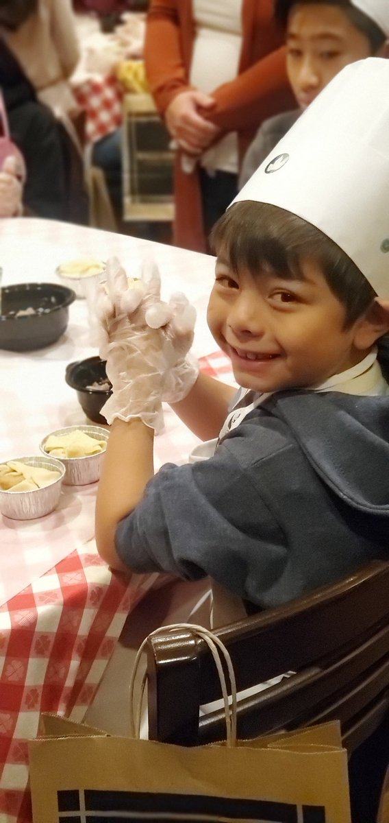TheWuWu's tweet photo. Marcus with Executive Chef Roni Claros of @Maggianos (McLean, VA) at Maggiano's Little Chef Thanksgiving Kid's Cooking Class this morning #AppleCrostada #StuffedCornishHen #KidsCooking #KidsChef https://t.co/2pIn6rGIr4