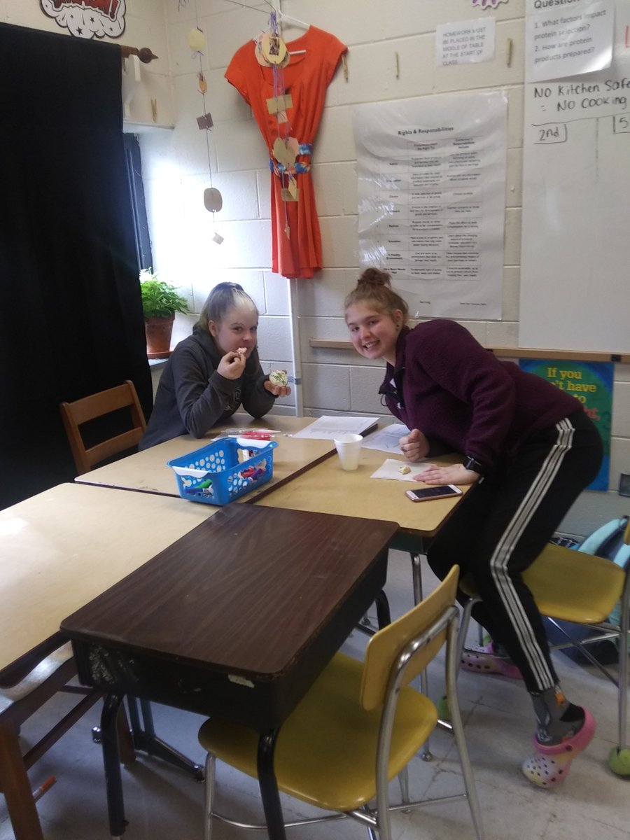 cboyles07's tweet photo. Two more quick snapshots of students decorating cookies on PSAT testing rotations day. #Twotypesofpeople https://t.co/3BIiRqCmvk