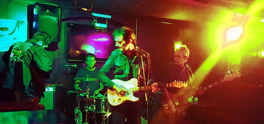 Prochain concert :
Jeudi 19 Décembre à 21H00 à la Cave à Rock 3 Boulevard des Minimes Toulouse.  Entrée 5 euros.
1ère Partie : Julien Julien Pomme