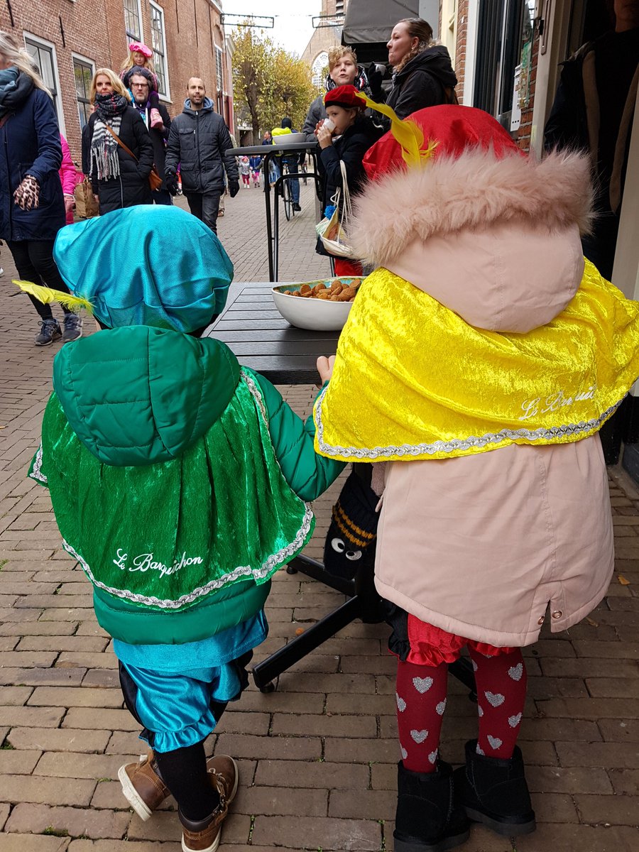 <a href="/LeBarquichon/">Le Barquichon</a> deze pieten zijn er blij mee. Dankjewel #groengeel #ADO