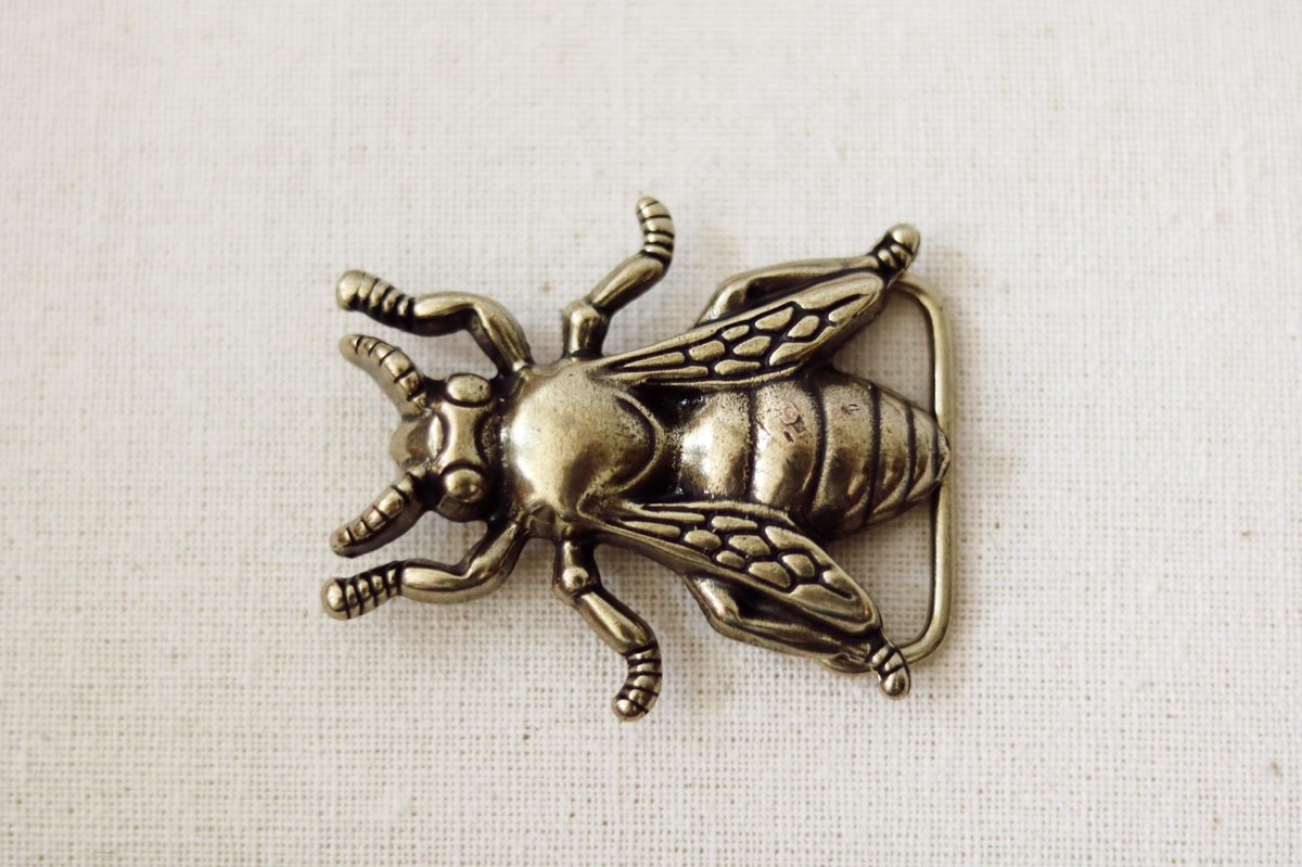 nefelibataspain's tweet image. #preguntamolona ¿Por qué se dice que de noche todos los gatos son pardos? 😽 
1. Los gatos pardos salen más de noche
2. Todos parecen pardos por el efecto de la Luna
3. De noche todos parecen grises o negros
🎁 Podéis ganar un cinturón como el de la foto 😍 NO OLVIDÉIS dar RT❗️