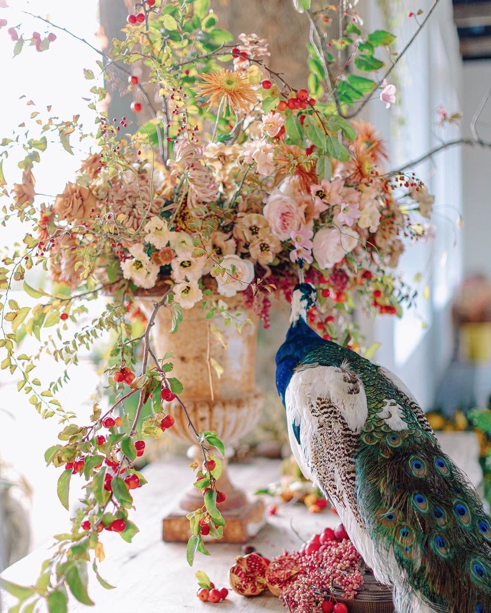 Saturday flowers. Reposted from La Musa De Las Flores

Credits (IG handles): Floral demo by @lamusadelasflores, @escoladissenyfloral &amp; <a href="/bourguignonflor/">BourguignonFloristas</a> w/ @sweet_kvitka | Location: <a href="/fincaelcampillo/">Finca El Campillo</a> in Madrid | Flower source: @barendsen_flowerexport_holland | 📸 by <a href="/masha/">Masha</a>.golub