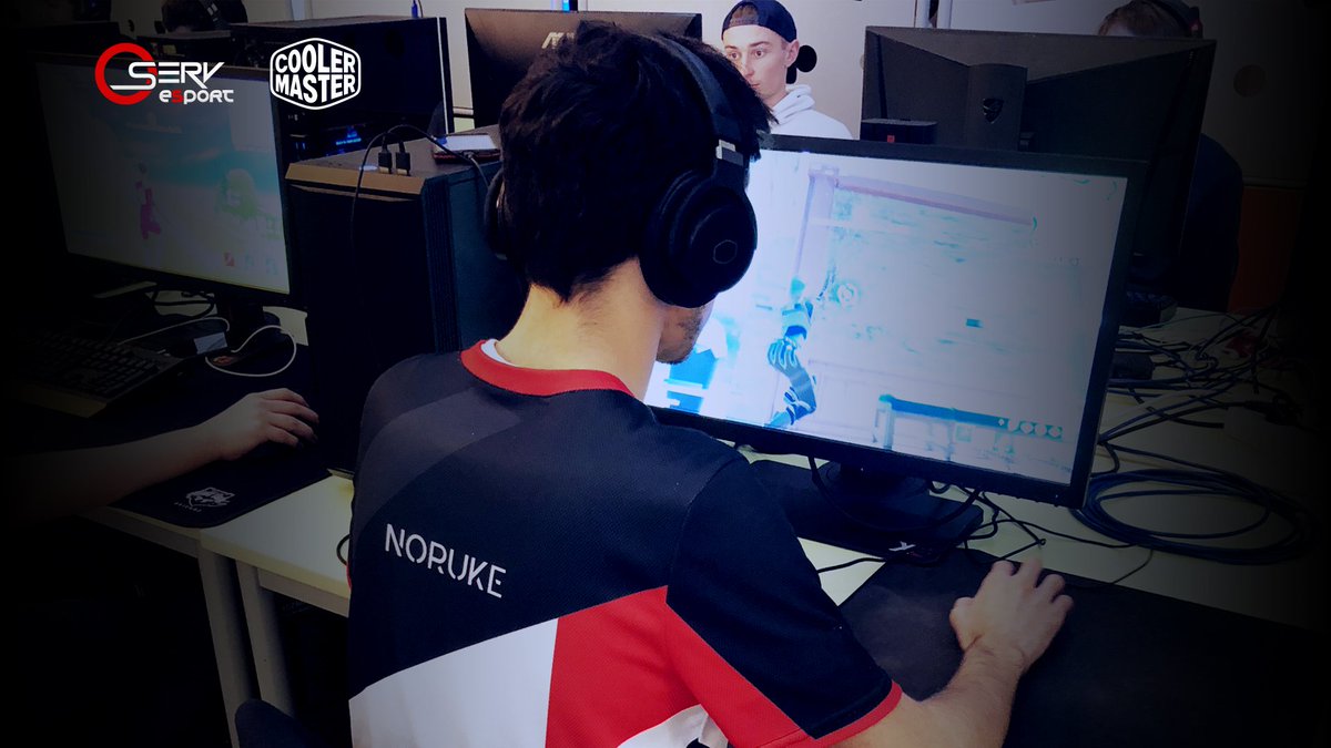 OservEsport's tweet photo. Nos joueurs sont en totale immersion à la #HFLAN pour les #FNCS grâce au casque @coolermasterfr #MH752 😍

#OSVWIN #CMsquad 💜 https://t.co/lhf2WLIiBr