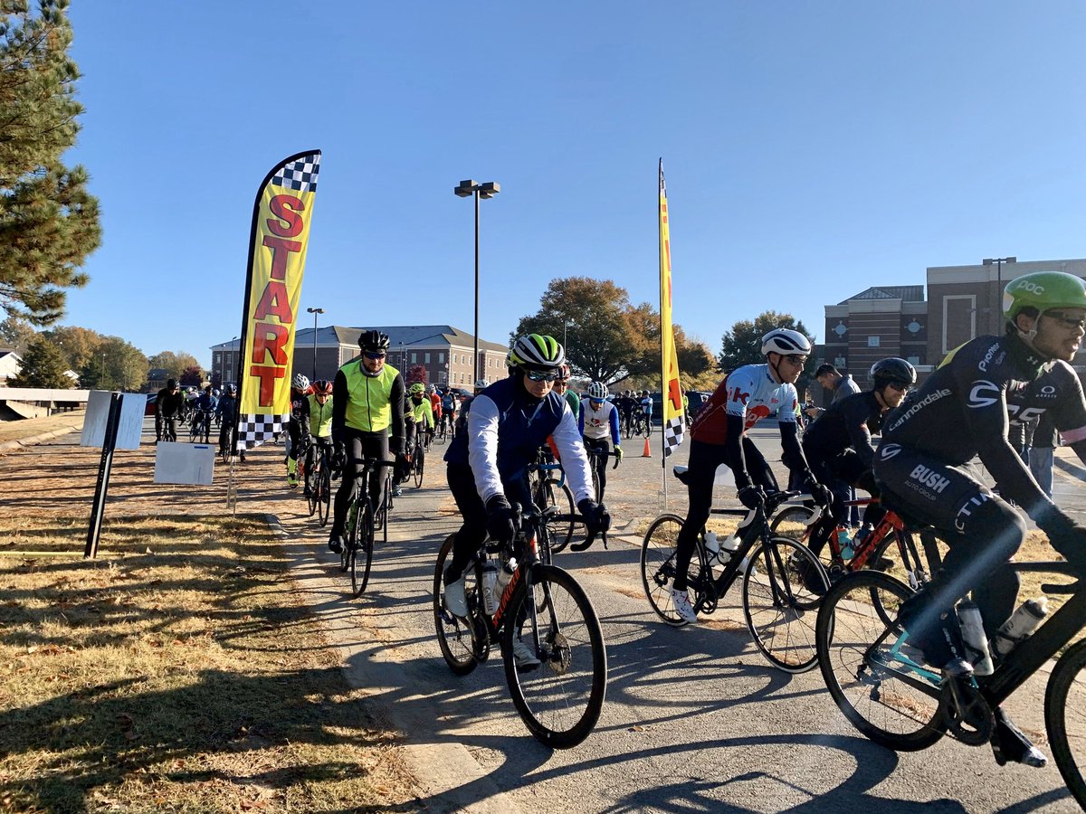 teamDogsHouse's tweet image. The rescheduled Big Bear Classic found a sunny Saturday. Thx to the volunteers &amp;amp; sponsors that have made this inaugural scholarship event a huge success! Special thx to @ConwayRegional &amp;amp; @FSBank for their title sponsorships! @ucabears @ucaalumni