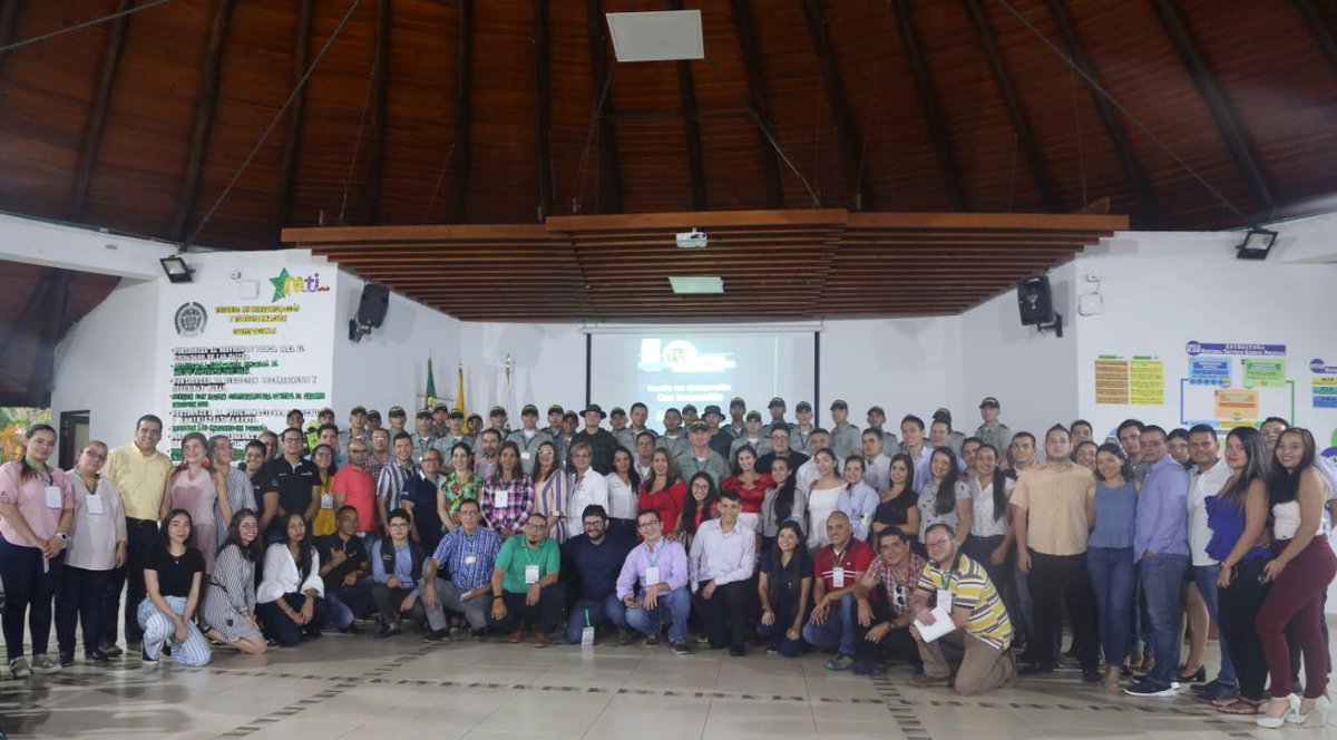 Finalizó con éxito en la Escuela de Carabineros Eduardo Cuevas, el IV SIMPOSIO DE INVESTIGACIÓN INTERINSTITUCIONAL.  El ingeniero Ángel Alejandro Rodríguez del semillero RENOVATIO recibió reconocimiento. !!Muchas felicitaciones!!.