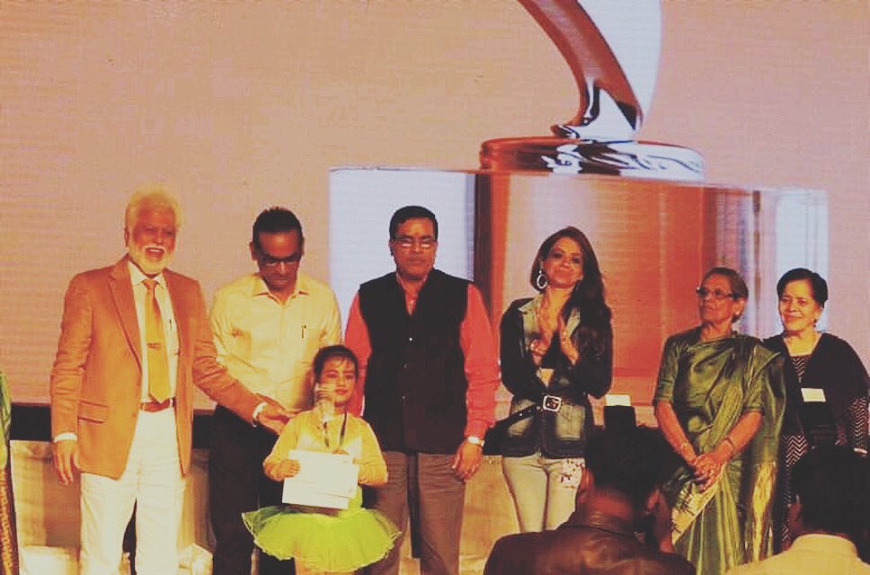 drramvictor's tweet image. Daughter makes us proud once again. Got All round award 🥇 in School Annual day  #proudparents #schoolfunction