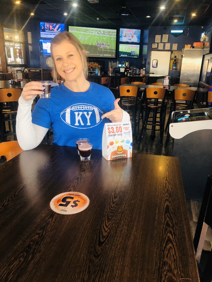 🤍💙It’s a great #CATURDAY to enjoy $3 game day shots!! 💙🤍

➡️Game starts at 3:30pm, and don’t forget $10 domestic beer buckets will run all day! 🍺

#Catsby90 #Football #GameDaySpecials #MongoMagic #MakeMineMongo