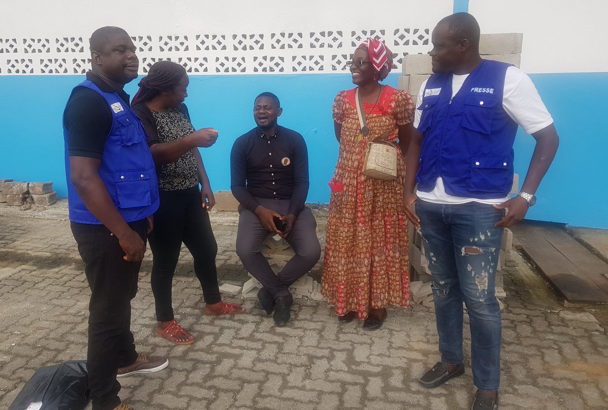 AnniePayep's tweet photo. Nous accompagnions ce samedi à sa dernière demeure notre confrère Buma Divine Ati de #LabelTv.
Tu étais si gentil, calme, serviable et d'une humilité déconcertante. Toujours prêt à filer un coup de main.
Repose en paix. 🙏🏿
#SNJCCameroun https://t.co/Q8KdbZ3bTF