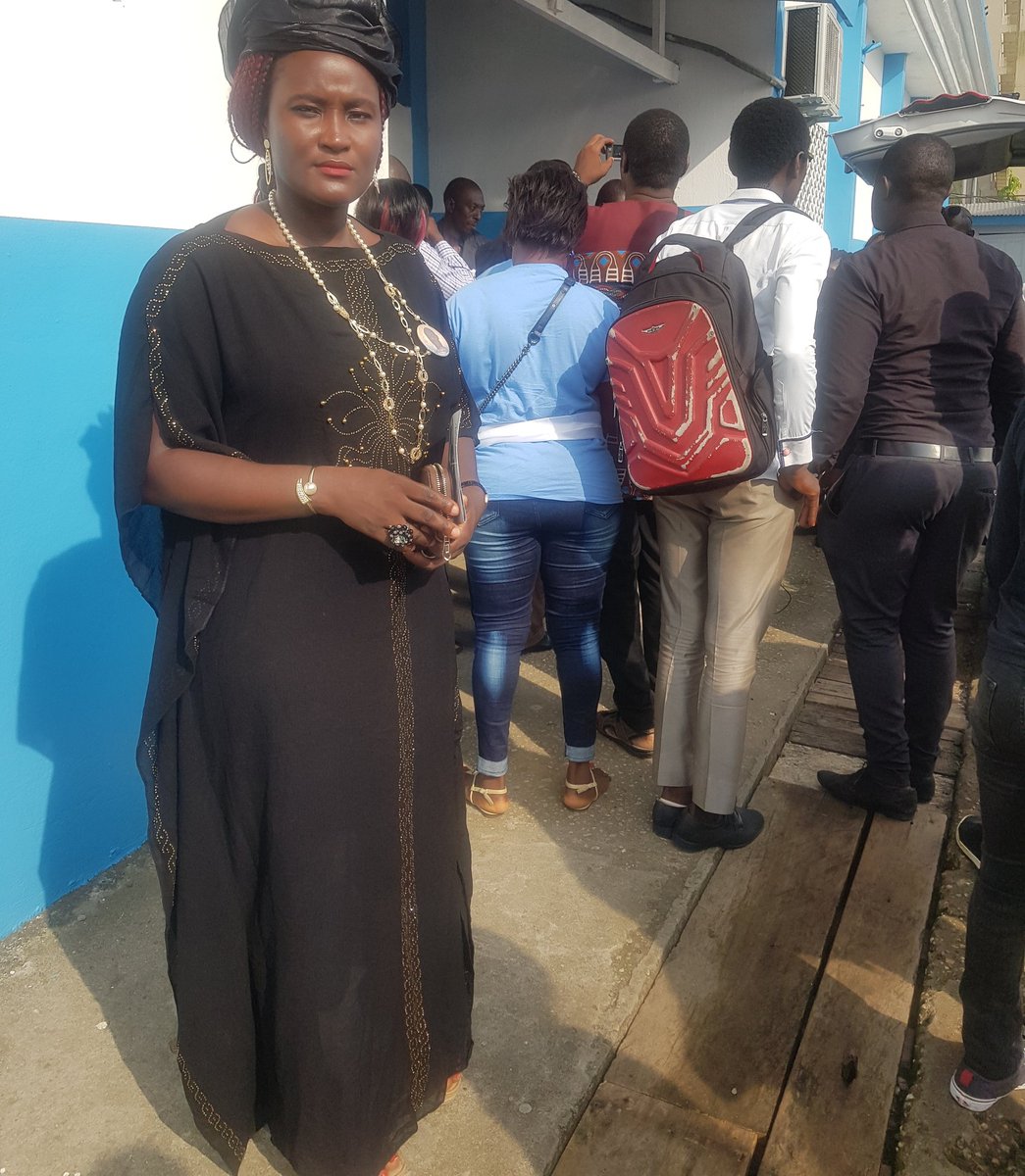 AnniePayep's tweet photo. Nous accompagnions ce samedi à sa dernière demeure notre confrère Buma Divine Ati de #LabelTv.
Tu étais si gentil, calme, serviable et d'une humilité déconcertante. Toujours prêt à filer un coup de main.
Repose en paix. 🙏🏿
#SNJCCameroun https://t.co/Q8KdbZ3bTF