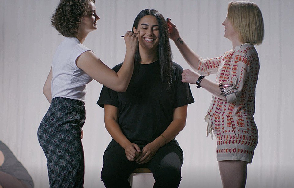 JCInstitute's tweet image. Behind the Scenes 🎥 with John Casablancas Institute Makeup and Hairstylist's  Ruby Jones  Kayleigh McDonald  &amp;amp; Laura Beth   on set for Breanne Williamson 's new film "Coming Out" 🙌 ⁠
#WorkinFilm #MakeupArtist #Hairstylists