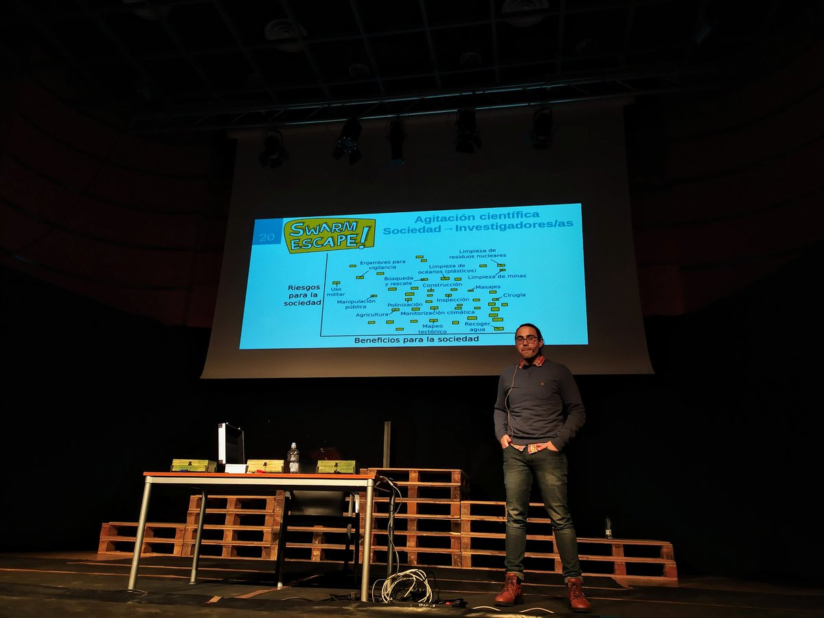 Charla robotizada del investigador <a href="/danicarzap/">Daniel Carrillo-Zapata</a> 
"De los enjambres de robots a la agitación científica a través de una escape room"  
#alanturing inspired autoorganización, sincronización, interacción, emoción...
Invitación a conocer y aprender jugando! 
#CienciayTeatro19 🎭🔬🐝🤖