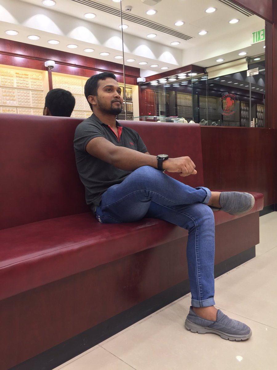 তুমি দেখছো থাকে ভাবছো যাকে 
 সে আসল মানুষ নয়।
সে বেঁচে আছে শহরের এক খুনে
সে মৃত্যু মানুষের চিত্কার শুনে।
       প্র ......তি.......দি.....ন