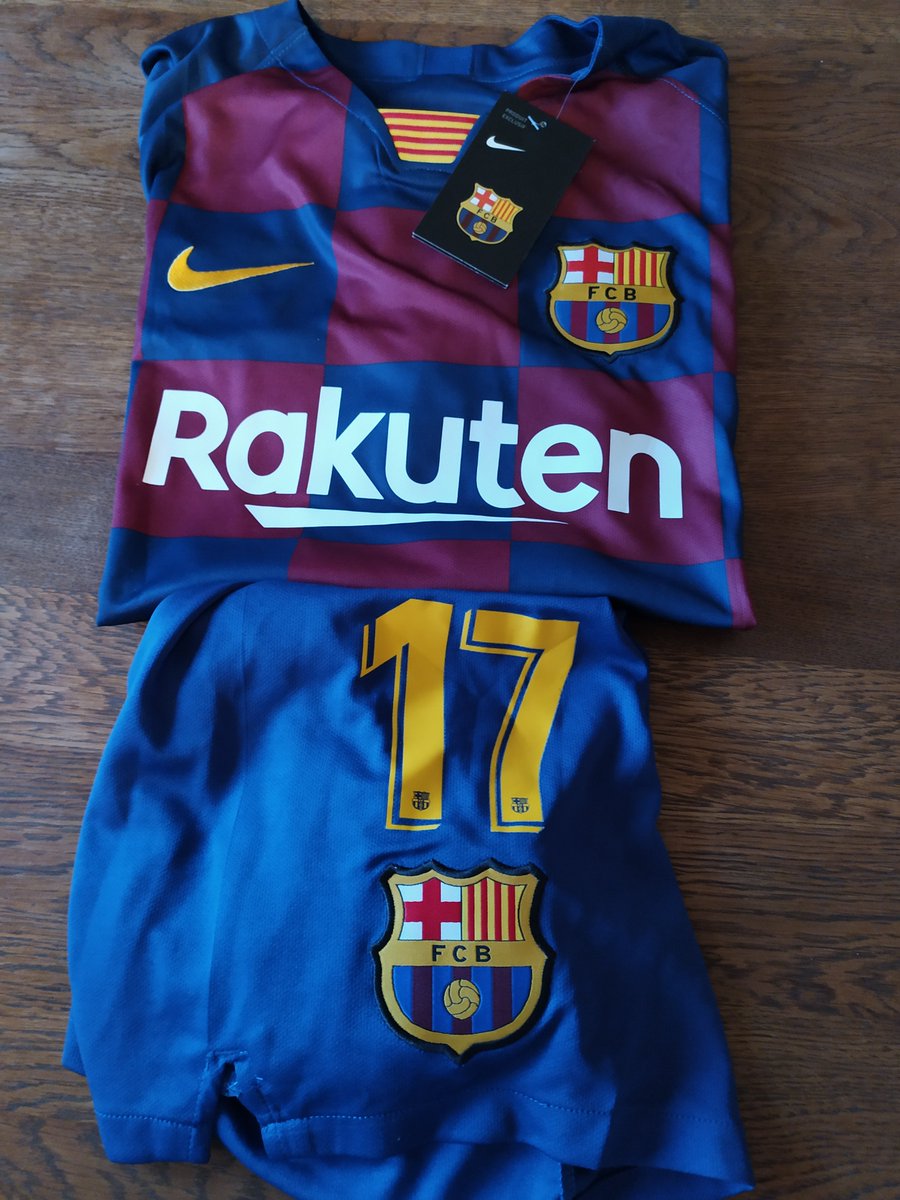 KrysDvl's tweet photo. NOUVELLE VIDÉO : https://t.co/hQrAZvlsrT

🎁Nous approchons des fêtes de Noël pour cela petit concours pour gagner le maillot + short du FC Barcelone, floqué "Antoine Griezmann" 🎁

✅ Follow @KrysDvl 
✅ #RT cette image

Tirage le 01/12/19 ! Bonne chance 

#Concours #Football https://t.co/7wRImDOj9z